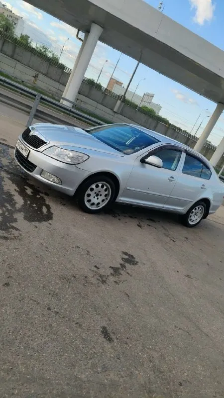 На продаже skoda октавия обьем двигателя 1.8 турбо. Автомобиль 2011 года, двигатель работает без как... - фотография