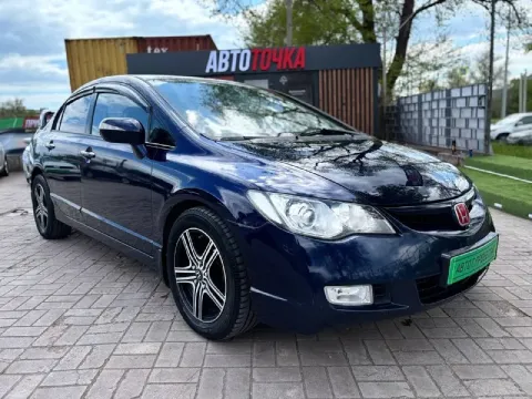 🚘марка: honda civic ⚙️двигатель:1.8 ⛽️вид топлива:бензин кпп:автомат кузов: седан пробег: 215.000 км... - фотография
