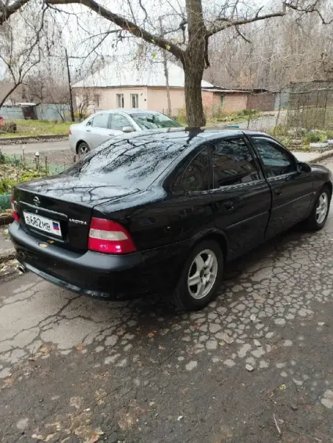 Продам opel вектра б 2.5 v6 простояла год, есть куда приложить руки. Титаны в комплекте р16, сейчас ... - фотография