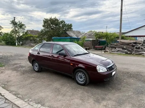 Продам ваз приора, 2008 год авто в хорошем состоянии мотор работает ровно, не дымит не троит, едет б... - фотография