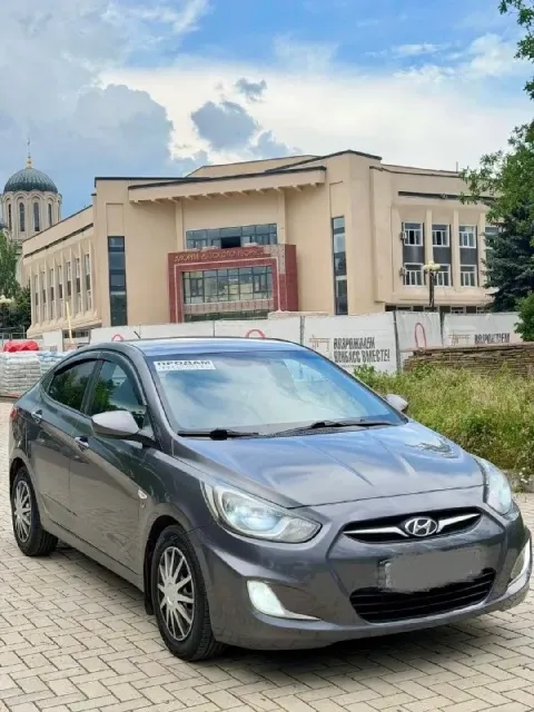 Продаётся hyundai solaris, 2012 г. двигатель: 1,6 л. коробка: автомат. состояние: отличное. автомоби... - фотография