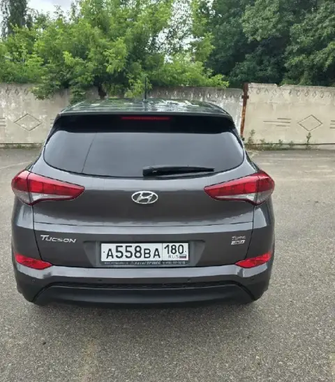 Продам hyundai туссан, 2015 г. В. , 1,6(турбо), пробег 187т, подключаемый полный привод, 7 ст. Робот... - фотография