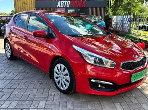 🚘kia ceed двигатель:1.6 ⛽️вид топлива:бензин ⚙️кпп:мкпп 6ст кузов:хетчбэк пробег: 256.000км 📅год вып... - фотография