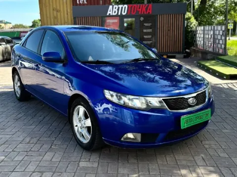 🚘kia cerato двигатель:1.6 ⛽️вид топлива:бензин ⚙️кпп:механика кузов:седан пробег: 200.000 км 📅год вы... - фотография