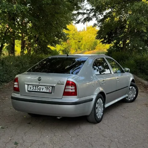 Skoda octavia tour selection 1.6 bfq, мкпп, 2004 г. Цена: 450 000 ₽, торг у автомобиля. Автомобиль в... - фотография