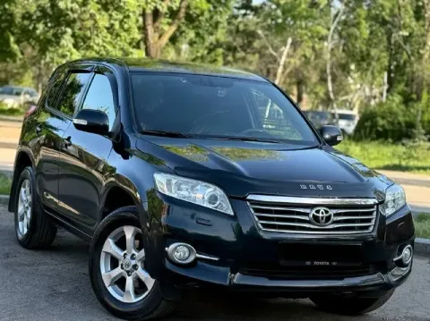 Toyota rav4
Год 2011 (рестайлинг)
Двигатель 2.0 бензин
Пробег 180000
Автоматическая коробка передач
... - фотография