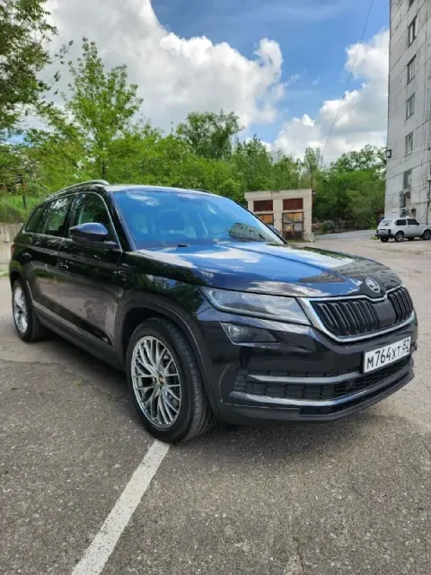 Skoda kodiaq 2.0 amt, 2019 4×4. 126 тыс. Км. Машина в очень жирной комплектации стайл+: алькантара, ... - фотография