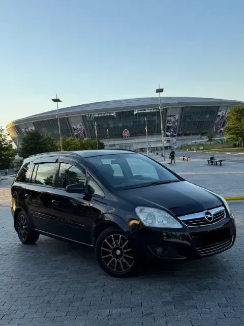В продаже opel zafira b рестайлинг 2008 года выпуска!
Двигатель 1.8 бензин работает без нареканий об... - фотография