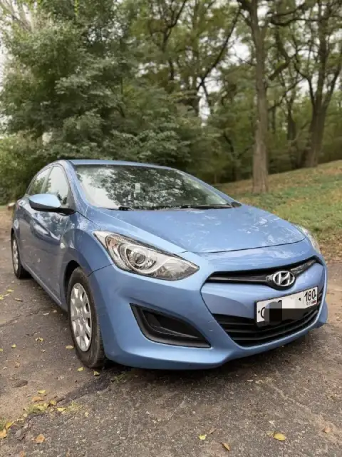 Продам hyundai i30 2012 года. Надёжный и экономичный автомобиль, в очень красивом цвете. Пробег 2370... - фотография