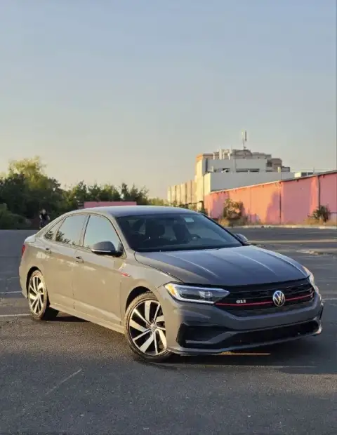 Продам собственную volkswagen jetta gli. Я собственник по документам (владею 2 года).
​Год выпуска: ... - фотография