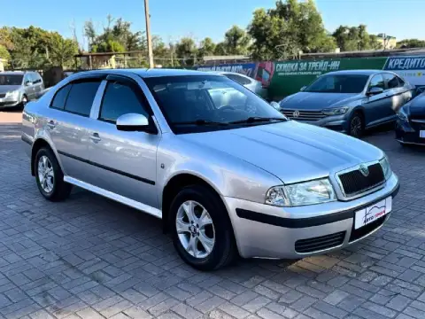 🚘 Skoda octavia tour 

— Двигатель: 1.6
— Вид топлива: бензин
— Кпп: мкпп
— Кузов: седан
— Пробег: 1... - фотография
