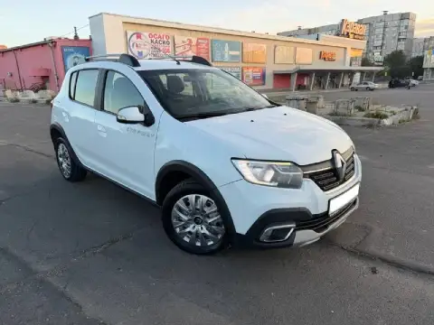 Renault sandero stepway 2018 год. Простой надежный бензиновый двигатель 1.6 л,
Механическая коробка ... - фотография - 1
