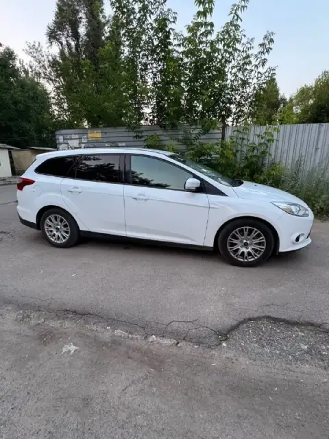 675.000Т руб продажа ford focus 3 универсал 2013 года выпуска полная комплектация. Двигатель 1.6. В ... - фотография - 1