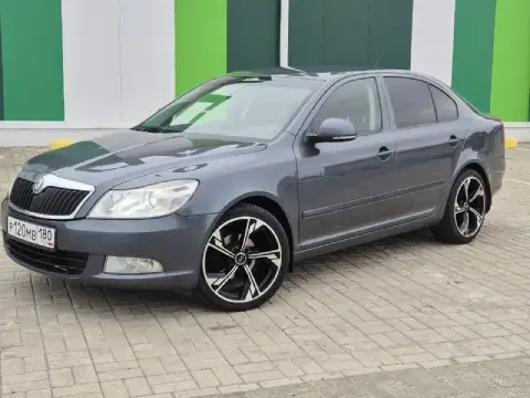 Шкода а5 1.4 tsi
Год 2011
Пробег родной 243т
Мотор 1.4 tsi caxa масло не ест не дымит
Авто вид хорош... - фотография