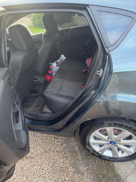 Продажа автомобиля ford fiesta 2011г 1,6 объем двигателя коробка робот кузов хечбек 5 дверный пробег... - фотография