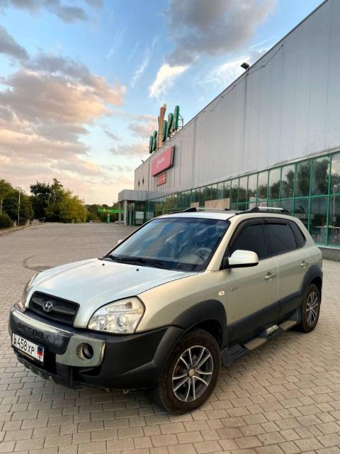 Hyundai tucson 2007г, 2.0 л, автомат, полный (4wd), газ-бензин.
Я второй владелец с 2012 года. Накат... - фотография