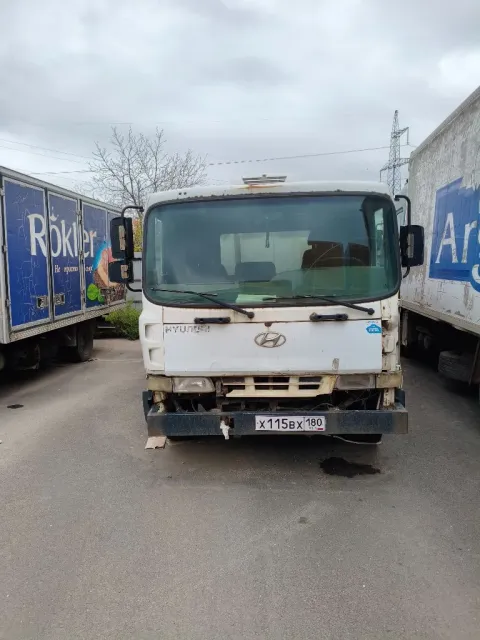 Продам hyundai hd-120 рефрижератор. пробег 279330.год 2011.на ходу, есть недочеты по кабине и кузову... - фотография
