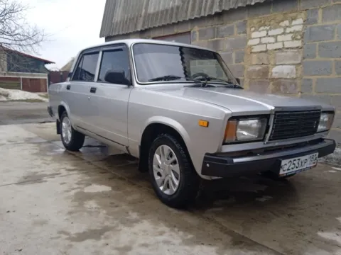 Продам ваз 2107 2011г. двигатель 1.6 кпп 5-ступ. в идеальном состоянии. пробег родной 610000 км. не... - фотография