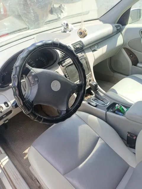 Мерседес ц200 2003год, автомат газ бензин,550000 +торг. +79490779023 или +79493798824. - фотография