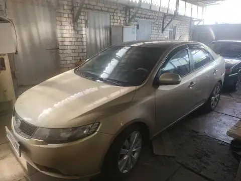 Продам киа церато 2009 года. Автомат. Комплектация люкс ве функции работают. Пробег 290 не такси. Ес... - фотография