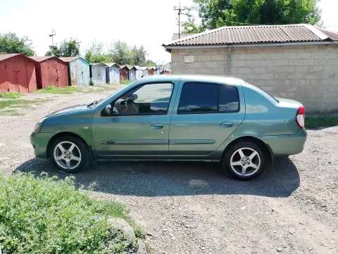 Продаётся renault symbol 2007 года. Находится в г. Свердловске лнр. Пробег 127 тысяч, машина в очень... - фотография