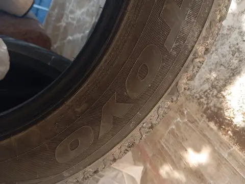 Продам 4 зимние шины toyo 225\60\ r18. Остаток протектора 6-7 мм. Состояние хорошее, без шишек, поре... - фотография