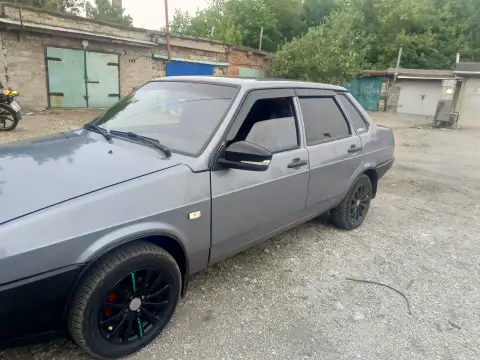 Продам ваз21099 год выпуска 2006. Двигатель после капиталки пробег 2000 км. На фото все видно цена 4... - фотография
