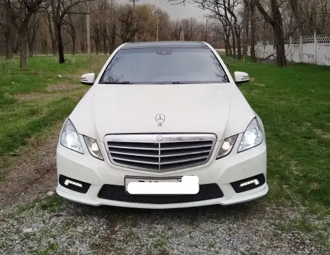 Мерседес е класс, w212, 2010год, 1.8 турбо, автомат,284тыс. Пробег. Автомобиль для своих лет по сост... - фотография