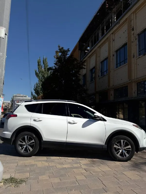 Toyota rav4 xle  iv-рестайлинг
✅2018 Год
✅Пробег 153000
✅Тип двигателя-бензиновый
✅Количество цилиндров 4
✅Объем 2494 см³
✅Мощность 180 л. С.
✅Объем багажника 577 л
✅Коробка передач-автоматическая передач 6
✅Привод-полный
✅Тип усилителя-электрический
✅Страна производства-япония
🔥Цена - 2,899,000
Обоснованный торг👌
+79495311649 - фотография - 5