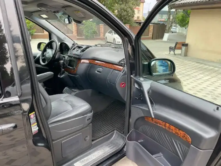 Mercedes benz viano 3.5 4matic. Год 2008 коробка передач автомат. Пробег 268 тысяч. Автомобиль в прекрасном состоянии без гнили и ржавчины не битый все как на фото по технической части все в идеале не требует не каких вложений все работает в штатном режиме. С документами полный порядок. Цена 1🍋840. Торг возможен реальному покупателю. Телефон
+79097696005
+79495806290 - фотография - 7