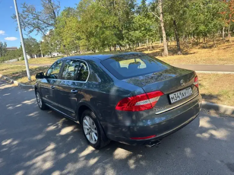 Skoda superb
Шкода суперб
2013Года
Рестайлинг
178Тыс-пробег (💯родной!)
Мотор 1.8 турбо бензин
Коробка-автомат
1 Собственник
Автотека зеленая🍀
Без дтп

Кузов в очень хорошем состоянии. 🚘
Ходовая вся техника в идеале
Коробка работает как положено без нареканий.
Двигатель не троит не дымит течей нет.
Салон целый не прокурен
Дно пороги без дыр не гнилые
Вообщем достойный автомобиль!
Климат-контроль (кондиционер)❄️
Круиз-контроль
Мульти руль
Датчик света ✨
Датчик дождя 🌧️
И многое другое для комфортного управления автомобилем.

В комплекте: сервисная книга 📗
Два комплекта ключей. 🔑🔑
Так-же на руках все заказ наряды о обслуживании автомобиля за долгие годы владения. 📑📑📑
Любые ваши проверки приветствуется 🕵️‍♂️👍
Г мариуполь
Цена 1.150🍋торг
Тел:+79498419761 - фотография - 4
