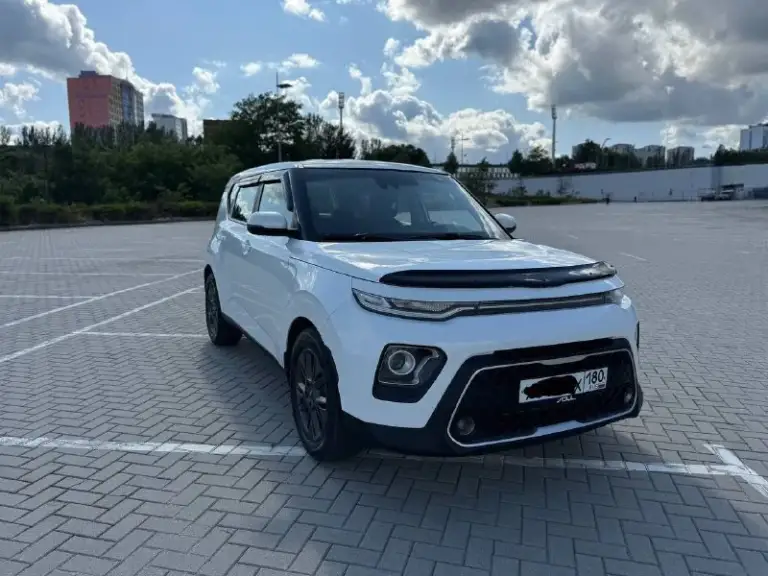 Kia soul iii 2021 г. В.
Двигатель 1,6 мощностью 123 л. С. Коробка классический 6 ступенчатый автомат.
Пробег 128000 км.
Комплектация luхе, двухзонный климат-контроль, подогрев передних сидений и руля, abs, esp, система помощи при торможении, 9 подушек безопастности, диодные фары, bluetooth, usb, поддержка android auto и carplay, датчики давления в шинах, датчик света, обогрев форсунок стеклоомывателей, обогревом зеркал и электрорегулировка зеркал, диски 17 дюймов.
Автомобиль в отличном состоянии, пройдено большое то.
Один владелец, комплект зимней резины.

Любой вид оформления.
Цена 1 499 000.

+79494183901 - фотография - 2