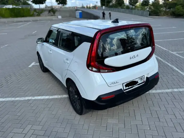 Kia soul iii 2021 г. В.
Двигатель 1,6 мощностью 123 л. С. Коробка классический 6 ступенчатый автомат.
Пробег 128000 км.
Комплектация luхе, двухзонный климат-контроль, подогрев передних сидений и руля, abs, esp, система помощи при торможении, 9 подушек безопастности, диодные фары, bluetooth, usb, поддержка android auto и carplay, датчики давления в шинах, датчик света, обогрев форсунок стеклоомывателей, обогревом зеркал и электрорегулировка зеркал, диски 17 дюймов.
Автомобиль в отличном состоянии, пройдено большое то.
Один владелец, комплект зимней резины.

Любой вид оформления.
Цена 1 499 000.

+79494183901 - фотография - 5