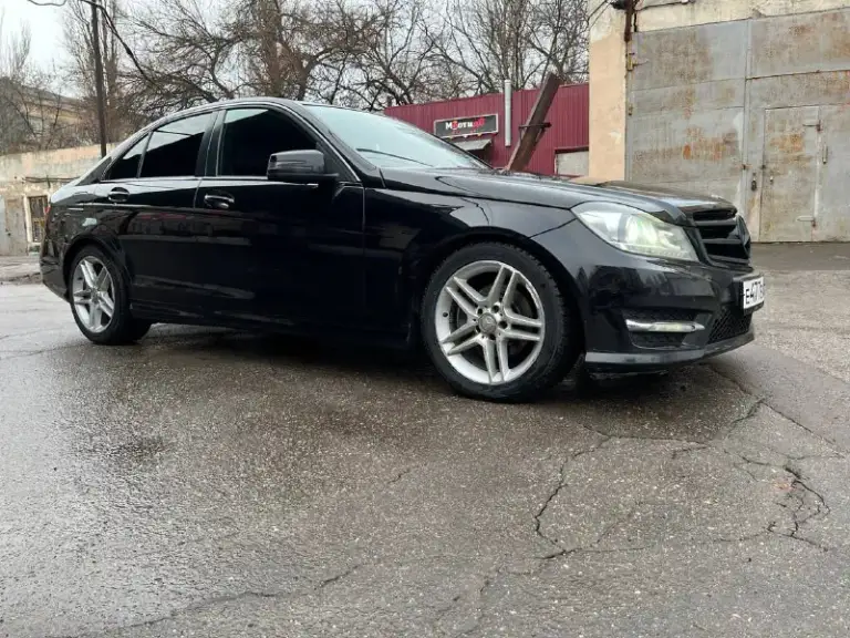 Мерседес с180. 2012 год. 1.6 турбо. Amg пакет. Салон в хорошем состоянии. Запретов нет.
Ходовка вся обслужена. Навесное на двигателе всё новое, кроме помпы. Резина зима.
Незначительные косяки по кузову.
Требует ремонта двигателя. По двигателю ошибок нет, провернуло вкладыш. Машина заводится. Цена 900т. Реальному покупателю торг у капота. Осмотр в г. Донецк
+79498232010 Все вопросы по телефону. - фотография - 4