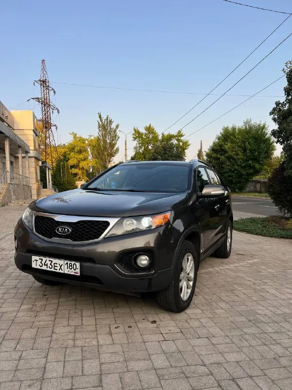 Kia sorento xm полный привод
2,4 Бензин 2011г 233000 пробег.
Продаю свой автомобиль. По факту и по документам. Продаю в связи с покупкой нового автомобиля. Все что надо, делалось вовремя и использовалась хорошие запчасти. Недавно поменяли по переду все пыльники и тяги.
Мотор и коробка работают без нареканий. По кузову практически весь в родном окрасе , без дтп. Все стекла и детали заводские. Салон и пластик в хорошем состоянии. Новый аккумулятор, новые свечки, заменил прокладку клапанной крышки, новая гофра. Установлена хорошая сигнализация с автозапуском. Два комплекта ключей, сервисная книжка, зимняя резина. Замена масла каждые 7000 км.
Круиз-контроль,
Мульти руль,
Подогревы сидений
2-Х зонный климат
Парктроник, авто складывание зеркал.
Датчик дождя,
Авто свет, кнопка старт/стоп
Помощь при спуске с наклонной поверхности
Цена 1395000 осмотр по договоренности. Номера оставлю себе. Машина эксплуатируется каждый день. +79495540408 - фотография - 6