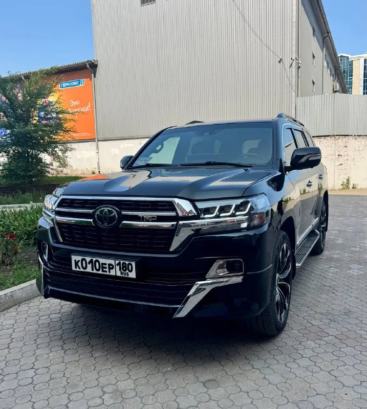 Toyota land cruiser 200
2019Г. Пробег 251000км
Цена: 7850000₽
Тел: +79183332217
Авто в максимальной комплектации excalibur на пеневмо подвеске lexus lx. Машина в идеальном состоянии по машине я второй владелец, были регистрации в связи с заменой номеров, машина полностью оклеена в броне пленку, автомобиль полностью в родном окрасе без единой аварии, любая проверка приветствуется, на авто установлена дорогая спутниковая сигнализация, новая мультимедиа и щиток приборов не китай, канадская фирма! Также установлена подсветка салона mtf, передние стекла оклеены атермальной пленкой которая на солнце затемняется, также установлены диски wald r22 на летней резине и зимняя резина на родных дисках r20, заменена тормозная система, установлен дорогой круговой обзор в замен родного, установлена проекция, доводчики всех дверей, фирменная блокировка акпп toyota и еще много чего перечислять!!! Торг у капота, площадкам не беспокоить! - фотография - 1