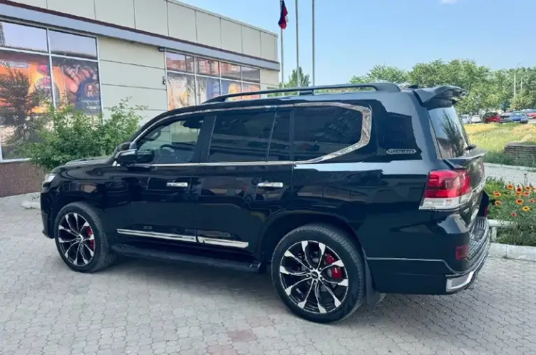 Toyota land cruiser 200
2019Г. Пробег 251000км
Цена: 7850000₽
Тел: +79183332217
Авто в максимальной комплектации excalibur на пеневмо подвеске lexus lx. Машина в идеальном состоянии по машине я второй владелец, были регистрации в связи с заменой номеров, машина полностью оклеена в броне пленку, автомобиль полностью в родном окрасе без единой аварии, любая проверка приветствуется, на авто установлена дорогая спутниковая сигнализация, новая мультимедиа и щиток приборов не китай, канадская фирма! Также установлена подсветка салона mtf, передние стекла оклеены атермальной пленкой которая на солнце затемняется, также установлены диски wald r22 на летней резине и зимняя резина на родных дисках r20, заменена тормозная система, установлен дорогой круговой обзор в замен родного, установлена проекция, доводчики всех дверей, фирменная блокировка акпп toyota и еще много чего перечислять!!! Торг у капота, площадкам не беспокоить! - фотография - 4