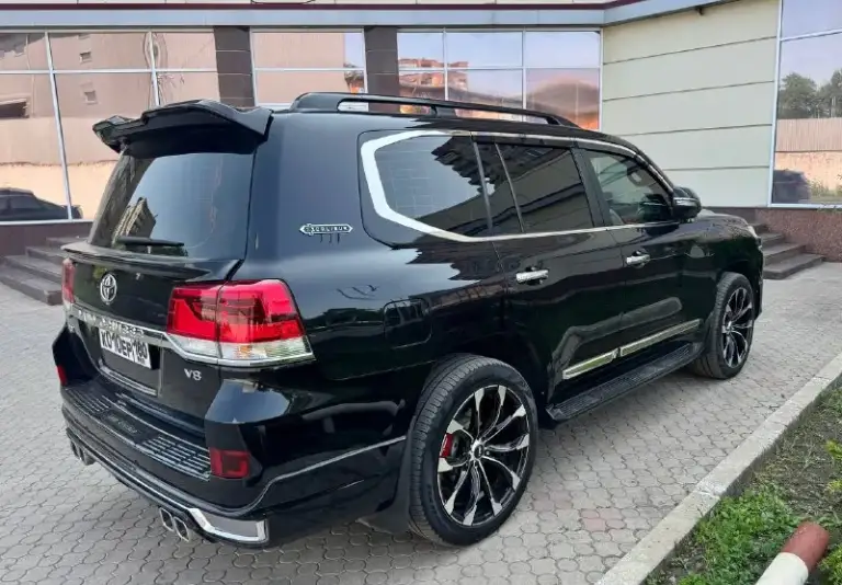Toyota land cruiser 200
2019Г. Пробег 251000км
Цена: 7850000₽
Тел: +79183332217
Авто в максимальной комплектации excalibur на пеневмо подвеске lexus lx. Машина в идеальном состоянии по машине я второй владелец, были регистрации в связи с заменой номеров, машина полностью оклеена в броне пленку, автомобиль полностью в родном окрасе без единой аварии, любая проверка приветствуется, на авто установлена дорогая спутниковая сигнализация, новая мультимедиа и щиток приборов не китай, канадская фирма! Также установлена подсветка салона mtf, передние стекла оклеены атермальной пленкой которая на солнце затемняется, также установлены диски wald r22 на летней резине и зимняя резина на родных дисках r20, заменена тормозная система, установлен дорогой круговой обзор в замен родного, установлена проекция, доводчики всех дверей, фирменная блокировка акпп toyota и еще много чего перечислять!!! Торг у капота, площадкам не беспокоить! - фотография - 5