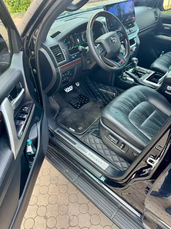 Toyota land cruiser 200
2019Г. Пробег 251000км
Цена: 7850000₽
Тел: +79183332217
Авто в максимальной комплектации excalibur на пеневмо подвеске lexus lx. Машина в идеальном состоянии по машине я второй владелец, были регистрации в связи с заменой номеров, машина полностью оклеена в броне пленку, автомобиль полностью в родном окрасе без единой аварии, любая проверка приветствуется, на авто установлена дорогая спутниковая сигнализация, новая мультимедиа и щиток приборов не китай, канадская фирма! Также установлена подсветка салона mtf, передние стекла оклеены атермальной пленкой которая на солнце затемняется, также установлены диски wald r22 на летней резине и зимняя резина на родных дисках r20, заменена тормозная система, установлен дорогой круговой обзор в замен родного, установлена проекция, доводчики всех дверей, фирменная блокировка акпп toyota и еще много чего перечислять!!! Торг у капота, площадкам не беспокоить! - фотография - 9