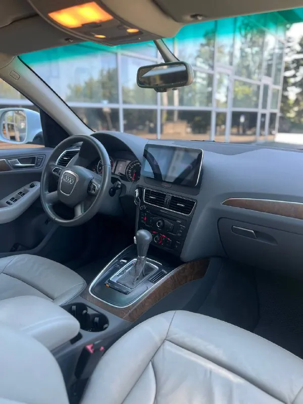 Audi q5 2009
Номер: +79497546213
Цена: 1.285.000

Машина в хорошем состояние
Как внешне так и технически
Кузов без гнили и ржавчин
Мотор и коробка работают без нареканий
Ходовая часть как новая
Салон ухожен, не протерт, в машине не курили
Хорошая комплектация
Кожаный мультируль
Датчик света и дождя, круиз контроль, электро привод багажника, климат контроль, электро регулировка сидений и зеркал, хорошая мультимедиа с блютуз - фотография - 6