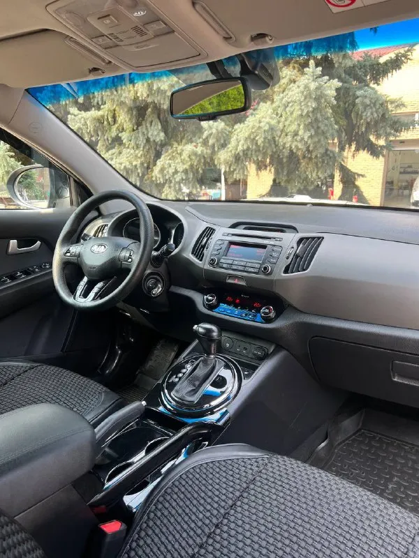 Kia sportage
Год-2014
Мотор-2.0
Коробка-автомат
Цена-1.380.000 торг-обмен
Номер- +79497546213

Автомобиль в идеальном состоянии
Кузов без дефектов. Ходовая часть без нареканий.
Мотор работает идеально, замена масла каждые 6 тысяч км,
Коробка переключает плавно.
Авто вложений не требует, от слова совсем. Ухоженный кожаный салон, в машине не курили, мультимедиа с блютуз, камера заднего вида,
Двух зонный климат, мультируль, полный электро пакет, датчик света и дождя, круиз контроль, электро регулировка зеркал, подогрев сидений, помощь при парковке

За машину не стыдно, вин по запросу ! - фотография - 5
