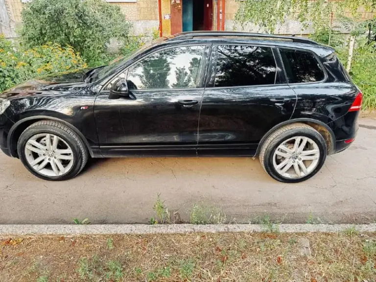 Продам volkswagen touareg с лучшим в линейке мотором объемом 4.2. В котором нечего не подтекает, не троит, не пердит. Скорость набирает как ракета🚀 акпп 8 ступенчатый, не пинает, не подтекает. По ходовой части и кузову на 5. Музыка просто закачатся. Расход у автомобиля от 9 до 14 литров в зависимости как ехать. Данный автомобиль имеет шикарный вид, он не убиваемый, и очень резвый. Комплектация самый жир. За машину не стыдно. Резина летняя новая. Цена за данный авто вижу 2 100 000 + конечно торг возле капота. Донецк, киевский район. +79499450500 (тг если связь не проходит)
📞 Звоните: +7(949)9450500 - фотография - 4