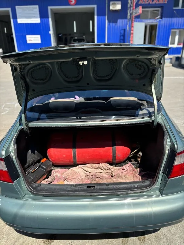 Продам daewoo sens
Марка: daewoo ( украинской сборки)
Модель: sens
Год: 2009
Пробег: 209000
Объем двигателя: 1.3
Топливо: бензин
Кпп: механика
Цвет: темно зелёный
Описание: продам daewoo sens 2009 г. В. Не такси
Двигатель, коробка работает исправно ( чистили меняли масло и перебрали не исправные детали в коробке прошлым летом).
Ходовая в порядке ( был совершен ремонт в марте всей ходовой кроме ручника стоек передних и задних).
Дно пороги стаканы целые не гнилая.
Новый генератор
Новый радиатор
Хороший аккумулятор (год аккумулятору)
Летняя резина (износ 60%), зимнюю резину на шипах отдам в подарок с дисками.
Центрального замка нет.
Стоит магнитола.
Стоит очень хороший свет
Стоит метан( вписан в тех. Паспорт)
Поменяна вся выхлопная система
По машине много что делалось.
По документам чистая, только переоформление.
Продажа от хозяина, машиной владею 4 года.
Территориально луганск
Цена: 200 000
+79591743603 Владислав
📞 Звоните: +7(959)1743603 - фотография - 7