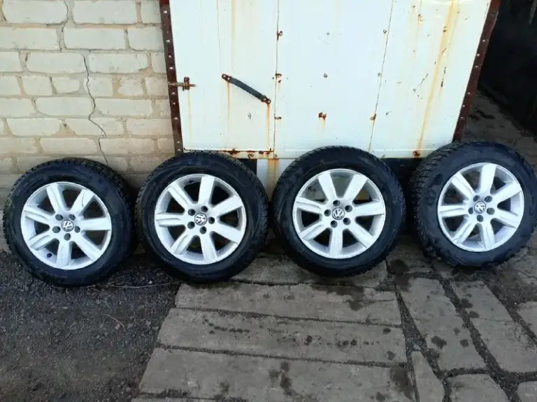 Продам оригинальные диски r15 5*112 с резиной(остаток8мм) на volkswagen поло без шишек и порезов, можно раздельно, цена договорная +79494478661
📞 Звоните: +7(949)4478661 - фотография - 1