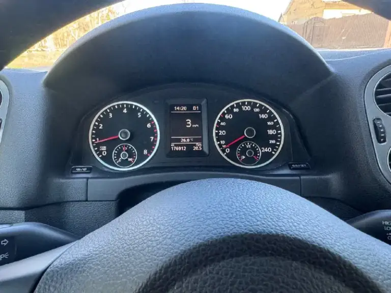 Volkswagen tiguan 1.4 amt 2014. 176000км 1.5млн оригинальный птс, два ключа. Внешне и технически автомобиль в отличном состоянии!!! Документы по обслуживанию имеются. Пробег настоящий 176 тыс. Км. Настоящий. Двигатель и коробка в отличном состоянии, по подвеске без стуков. 6 ступеней автомат. Двигатель без стуков и задиров, коробка без пинков. По базам и по факту машина без дтп, все детали кузова родные, в комплектации автомобиля присутствует климат контроль магнитола, подлокотник, обогрев передних сидений, обогрев и складывание зеркал, обогрев заднего стекла, противотуманные фары, омыватели фар, все электростеклоаодьемники, парктроник, ,электронный ручник, литые диски, два комплекта резины. Заменены колодки. Тормозная жидкость. Масла в в двигателе и коробке автотека зеленая. Донецк +79494296893 в телеграмме скину больше фоток. На сайте не добавляет почему то
📞 Звоните: +7(949)4296893 - фотография - 2