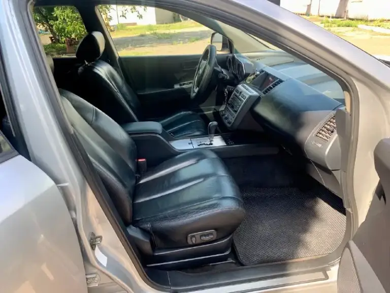 Зверь по цене логана!!! Nissan мурано z50 год: 2003 двигатель: бензин 3,5 v6 (установлен контрактный с пробегом на сегодня 97т. Км) кпп: вариатор (установлен контрактный, с остатком гарантии на 20месяцев, без учета пробега!!!) двигатель/коробка работают безупречно! Расход: город около 14-15. Пробег 207000 привод полный климат работает отлично! Полный электропакет, память водительского сиденья, пассажирское электрическое, подогревы сидений, зеркал, люк работает, не течет! По кузову есть небольшие возрастные косячки, подкрасы. Без дыр, шпакли и прочего. Автомобиль - садись и едь! Масла везде меняются вовремя и даже раньше регламента! Ходовка на отлично!! Резина в хорошем состоянии! Очень комфортный автомобиль. Находится в енакиево, если чего не написал, звоните 7 949 6451601. Цена 600 тыс. Р. Обмен, увы не интересен. Торг присутствует но при осмотре авто!
📞 Звоните: +7(949)6451601 - фотография - 6