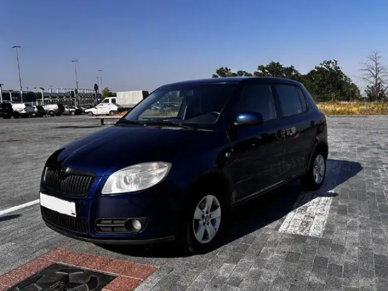 Продаю skoda fabia ii, 2008 г. В. Двигатель 1.4🎼 пробег: 228 000 км бензин, механика, передний привод надёжный и экономичный городской автомобиль. Всё обслужено, никаких вложений не требует — сел и поехал. 🔧 свежие расходники и новые свечи, недавно проведено то ⚙️ двигатель и коробка работают отлично 🛞 подвеска в порядке, ничего не стучит 🚗 кузов без серьёзных повреждений, для своего возраста в хорошем состоянии 🧼 чистый, ухоженный салон, не прокурен оснащение: ✔ кондиционер ✔ электростеклоподъёмники ✔ обогрев заднего стекла ✔ центральный замок ✔ гидроусилитель руля расход топлива по городу: 6–7 л/100 км документы в порядке, авто не на учете готов к переоформлению хороший вариант для повседневной езды — надёжный и недорогой в обслуживании. 💰 цена: 465 000 торг у капота +79495964810
📞 Звоните: +7(949)5964810 - фотография - 2