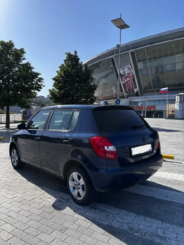Продаю skoda fabia ii, 2008 г. В. Двигатель 1.4🎼 пробег: 228 000 км бензин, механика, передний привод надёжный и экономичный городской автомобиль. Всё обслужено, никаких вложений не требует — сел и поехал. 🔧 свежие расходники и новые свечи, недавно проведено то ⚙️ двигатель и коробка работают отлично 🛞 подвеска в порядке, ничего не стучит 🚗 кузов без серьёзных повреждений, для своего возраста в хорошем состоянии 🧼 чистый, ухоженный салон, не прокурен оснащение: ✔ кондиционер ✔ электростеклоподъёмники ✔ обогрев заднего стекла ✔ центральный замок ✔ гидроусилитель руля расход топлива по городу: 6–7 л/100 км документы в порядке, авто не на учете готов к переоформлению хороший вариант для повседневной езды — надёжный и недорогой в обслуживании. 💰 цена: 465 000 торг у капота +79495964810
📞 Звоните: +7(949)5964810 - фотография - 4