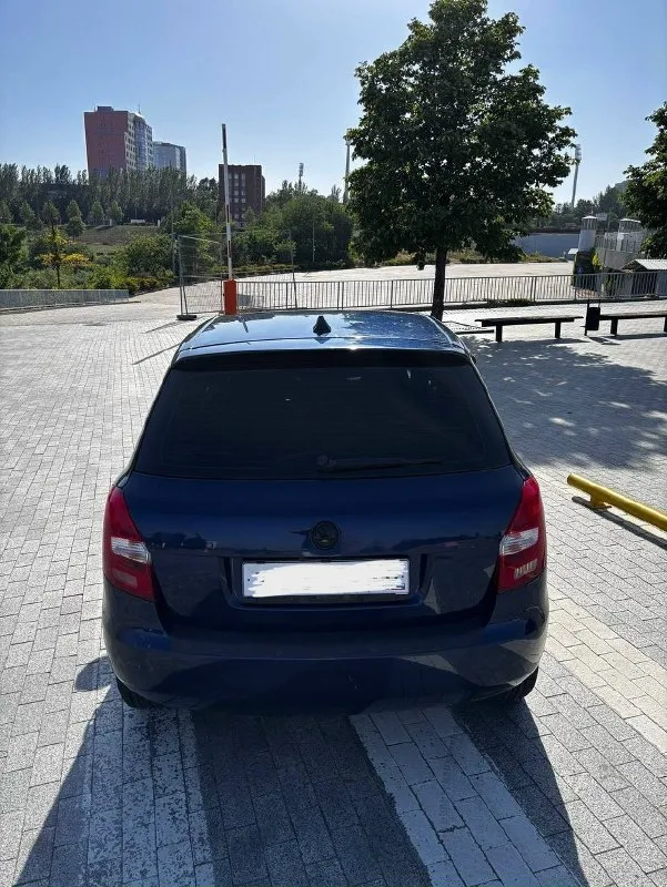 Продаю skoda fabia ii, 2008 г. В. Двигатель 1.4🎼 пробег: 228 000 км бензин, механика, передний привод надёжный и экономичный городской автомобиль. Всё обслужено, никаких вложений не требует — сел и поехал. 🔧 свежие расходники и новые свечи, недавно проведено то ⚙️ двигатель и коробка работают отлично 🛞 подвеска в порядке, ничего не стучит 🚗 кузов без серьёзных повреждений, для своего возраста в хорошем состоянии 🧼 чистый, ухоженный салон, не прокурен оснащение: ✔ кондиционер ✔ электростеклоподъёмники ✔ обогрев заднего стекла ✔ центральный замок ✔ гидроусилитель руля расход топлива по городу: 6–7 л/100 км документы в порядке, авто не на учете готов к переоформлению хороший вариант для повседневной езды — надёжный и недорогой в обслуживании. 💰 цена: 465 000 торг у капота +79495964810
📞 Звоните: +7(949)5964810 - фотография - 6