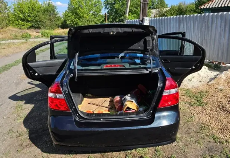 Продаю chevrolet aveo (2011 год)
Объём двигателя - 1.5
Мощность - 86 л. С.
Топливо - бензин
Коробка - механика
Пробег- 72000
Машина хорошая для своих лет, заменен ремень грм, датчики, новые стойки. Масло не жрёт, скорость переключается идеально, не бьет, не дымит, не коптит, дно хорошее.
Центральный замок, стоит сигнализация, 2 пары ключей.
Являюсь вторым владельцем (2 года на мне), ездили аккуратно.
Птс - российский учёт, 180 регион.
Машина без дтп, штрафов, запретов, в такси не была, использовалось как семейное авто.
Причина продажи - покупка другой машины.
Машина находится в макеевке, пос. Ханжонково.
По всем интересующим вопросам звоните +79885635803/ +79494503081 с 09:00 до 21:00.
Цена 600 000 р. , разумный торг возле капота.
📞 Звоните: +7(949)4503081 - фотография - 4
